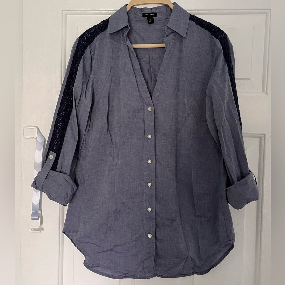 Ann Taylor blue chambray tab sleeve dress shirt - crochet trim - XS